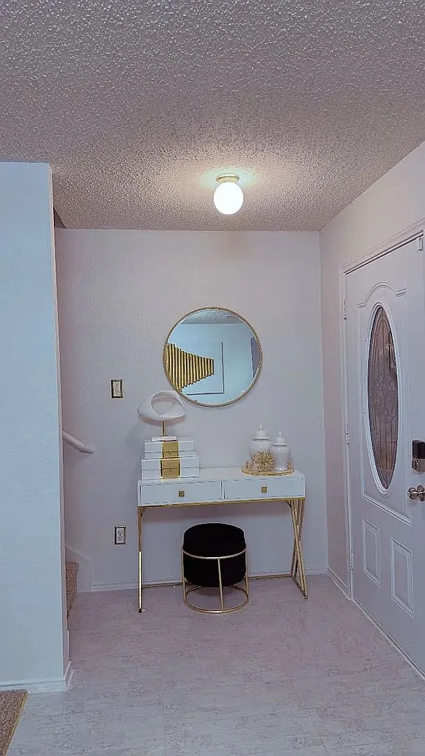 Room in 4 Bedroom Home in Fort Worth — Photo 2