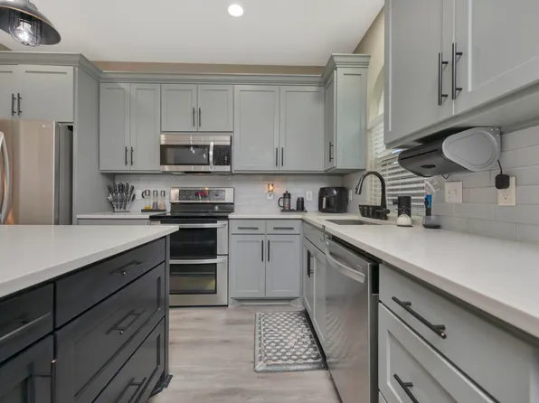 102 Lakeway Ln, Justin, TX 76247