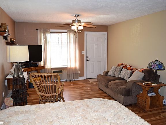 4th image of 1123 48th St APT 27