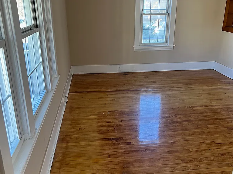 535 Richmond Ave — Photo 17