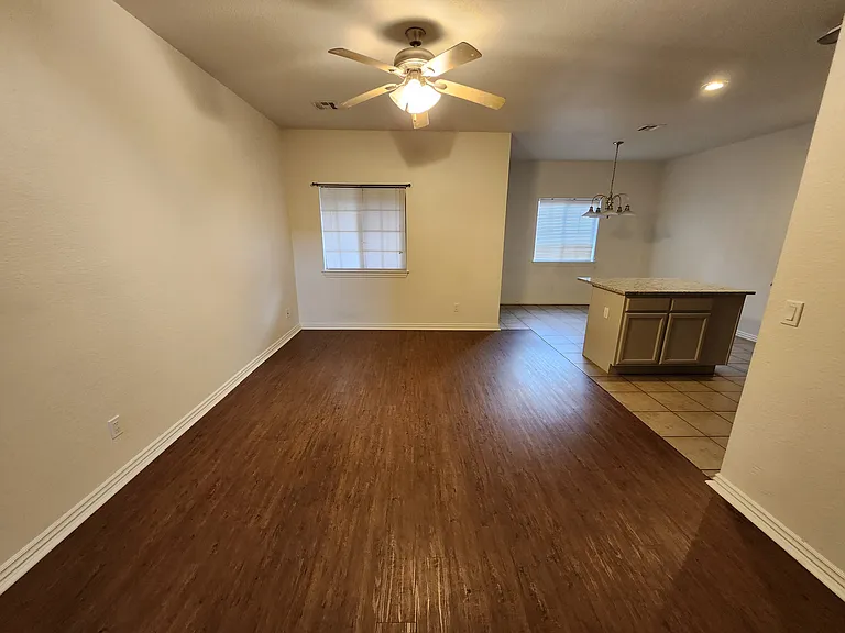 790 W Breeze Cv — Photo 5