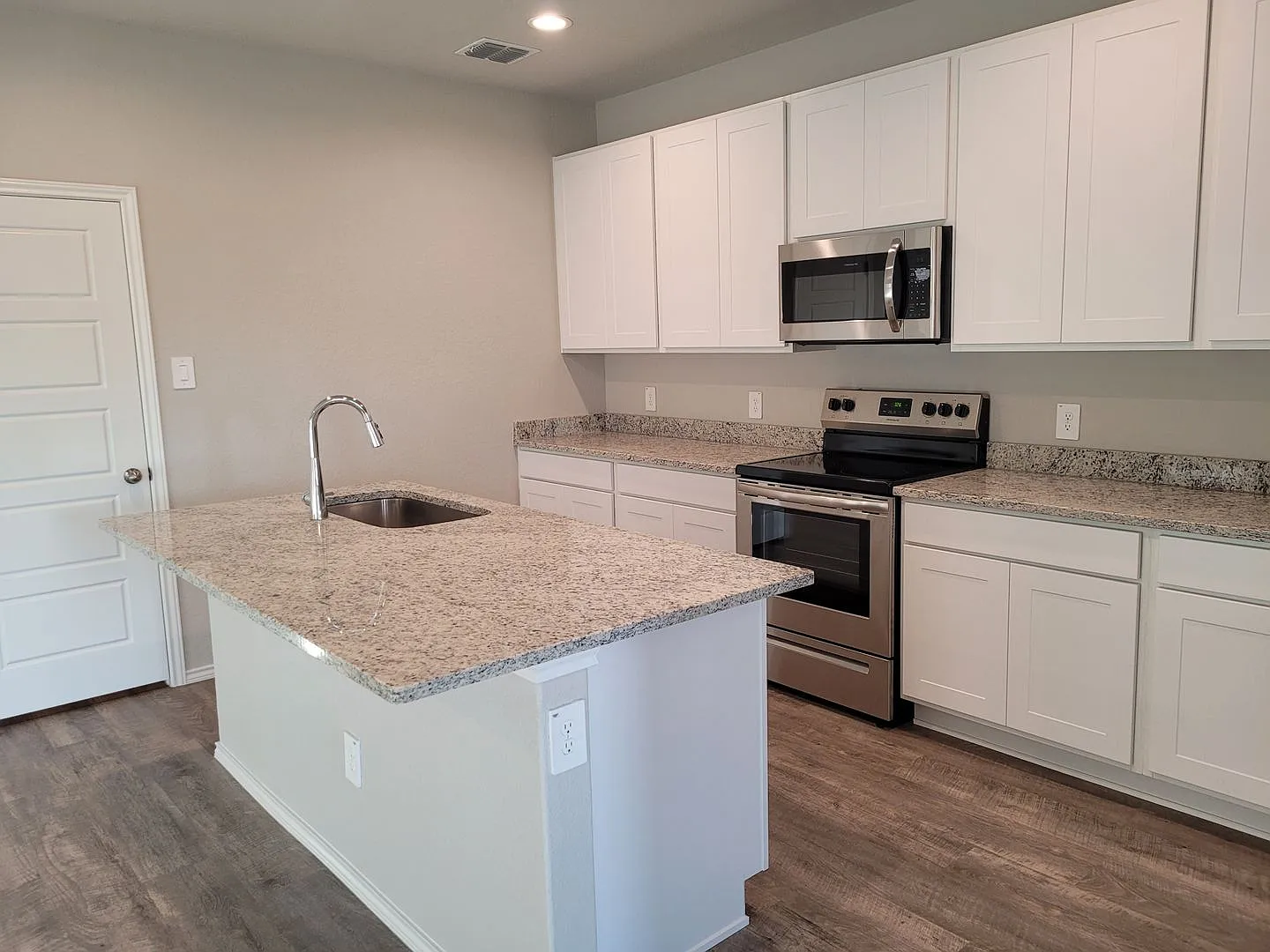 3BD 2BA in Converse — Photo 2