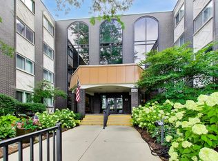 9529 Bronx Pl #213, Skokie, IL 60077