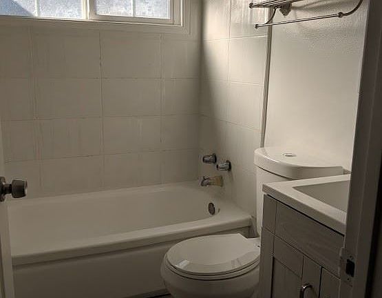 5th image of 1423 E I St