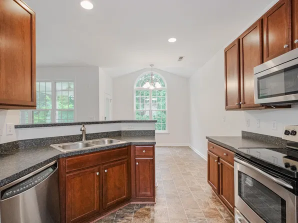 633 Woodson Dr, Clayton, NC 27527