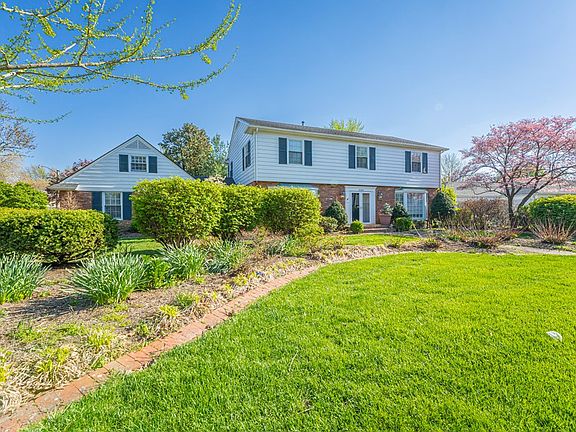 4th image of 2108 Fieldcrest Dr