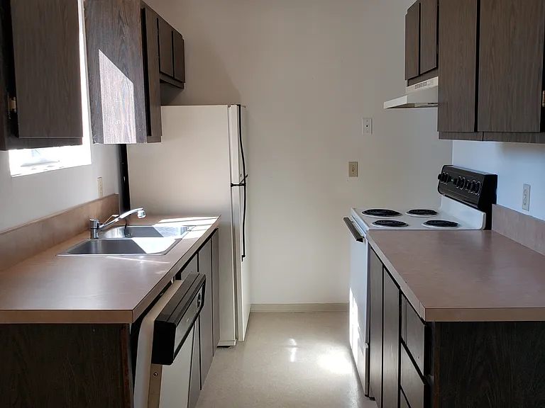 1415 S. Hawthorne Dr. Apartments — Photo 8