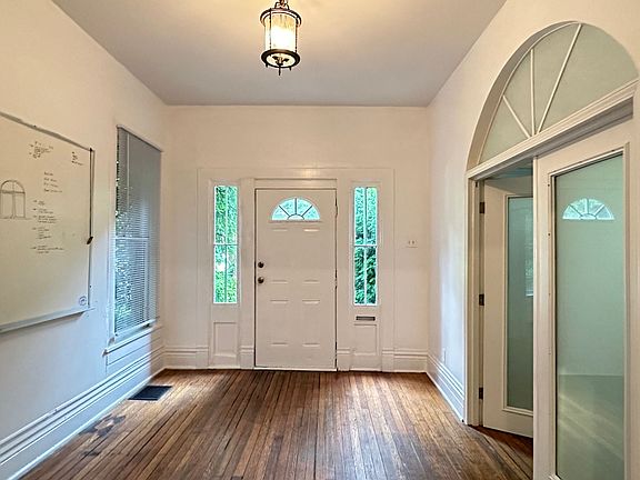 5th image of 305 Grosvenor Ave #2