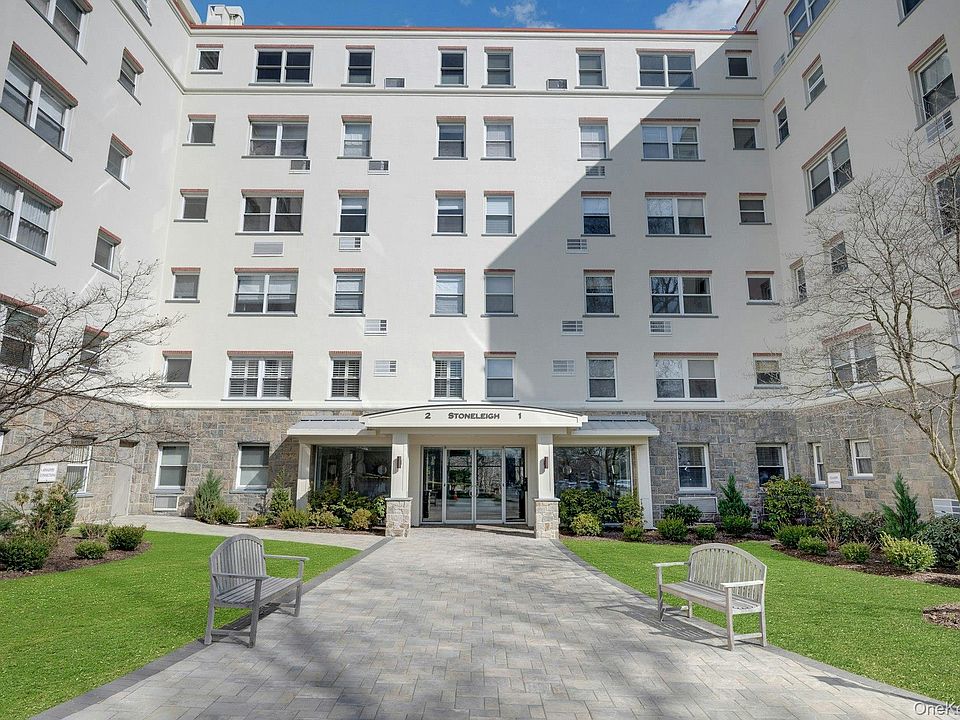 1st image of 1 Stoneleigh Plaza #1T