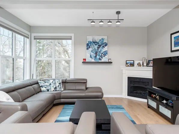 9828 112th St NW #303, Edmonton, AB T5K 1L4