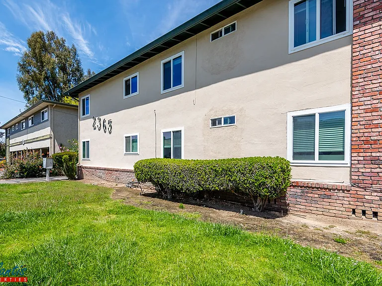 2365 Sutter Ave — Photo 7
