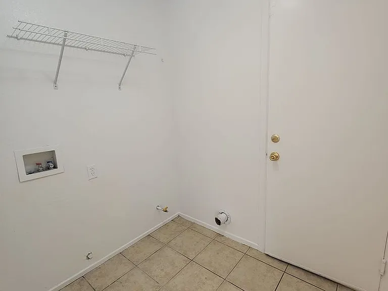 5930 Regino Ave — Photo 10