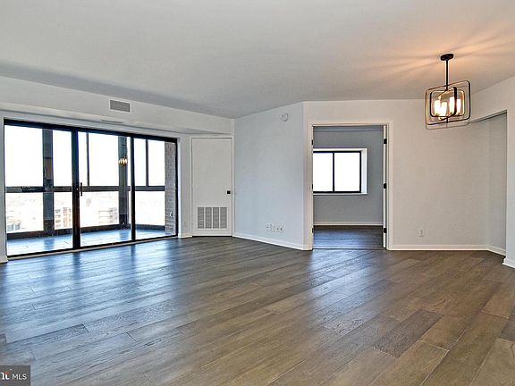 5th image of 900 N Stafford St APT 1617