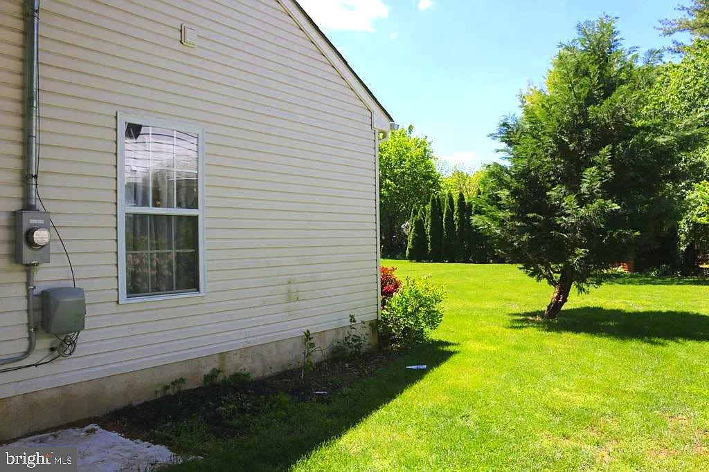 4 bed, 2.5 bath, 1850 sqft, $3,000 — Photo 3