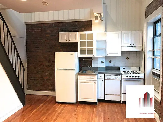 Rented by Avenues Real Estate | media 21