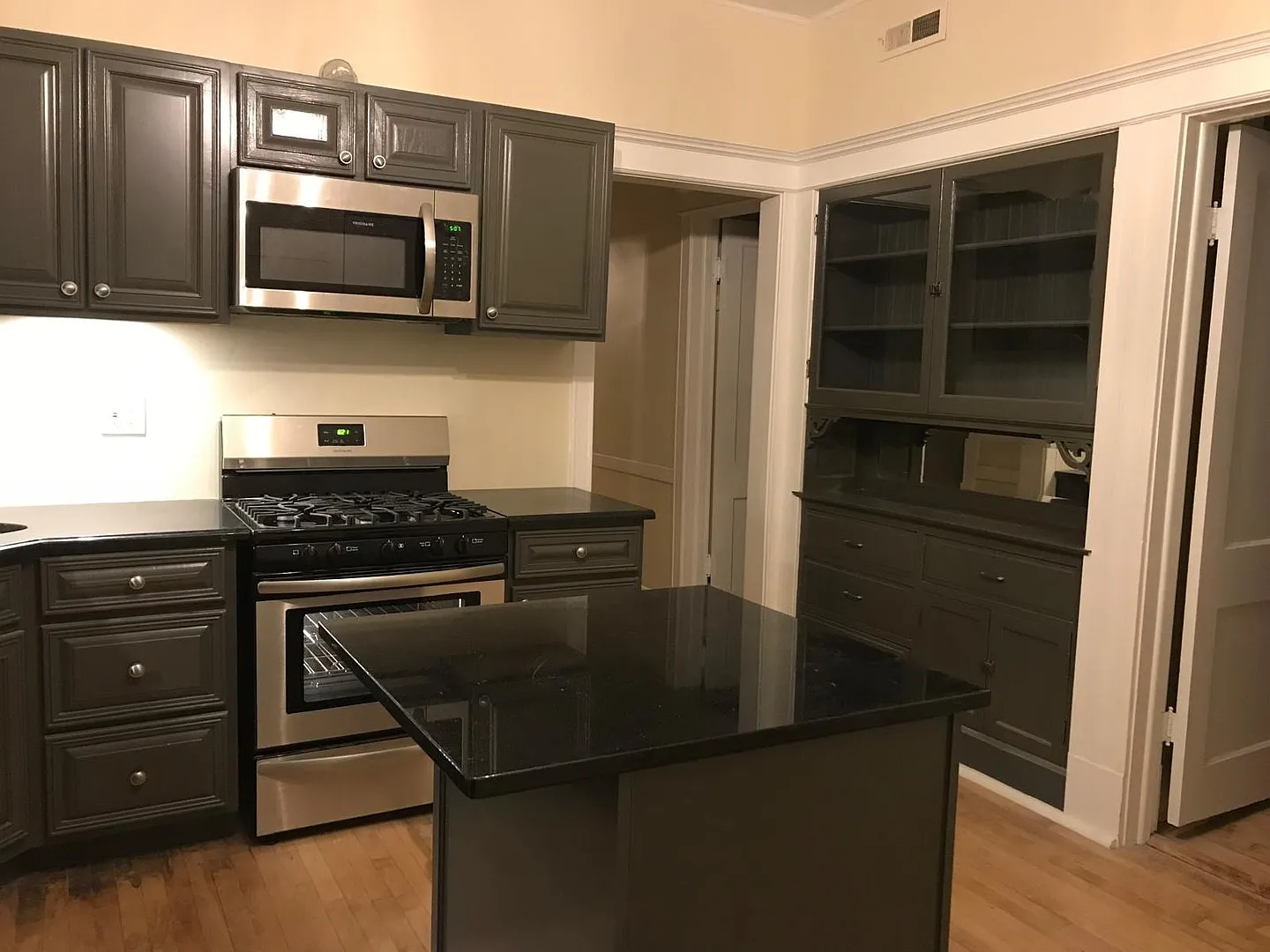2 bed, 1200 sqft, $1,950 — Photo 4