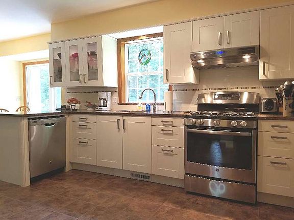 3rd image of 45 Challedon Dr