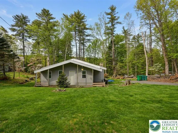 108 Mink Ln, Bushkill, PA 18324