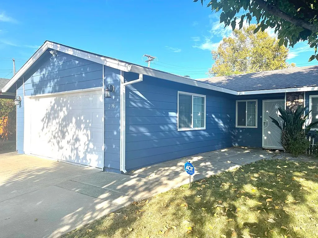 3 bed, 1334 sqft, $3,150 — Photo 2