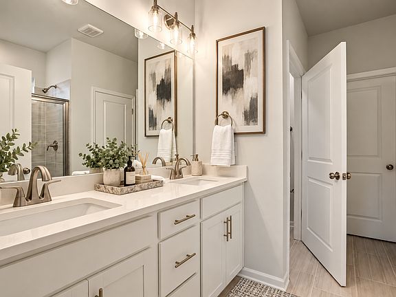 5th image of 14 Gervais Cir