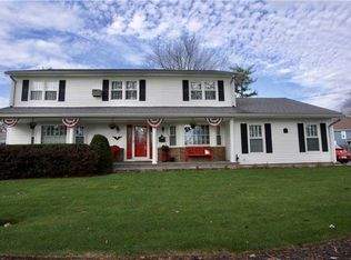 24 Meadow Ln, Hicksville, NY 11801