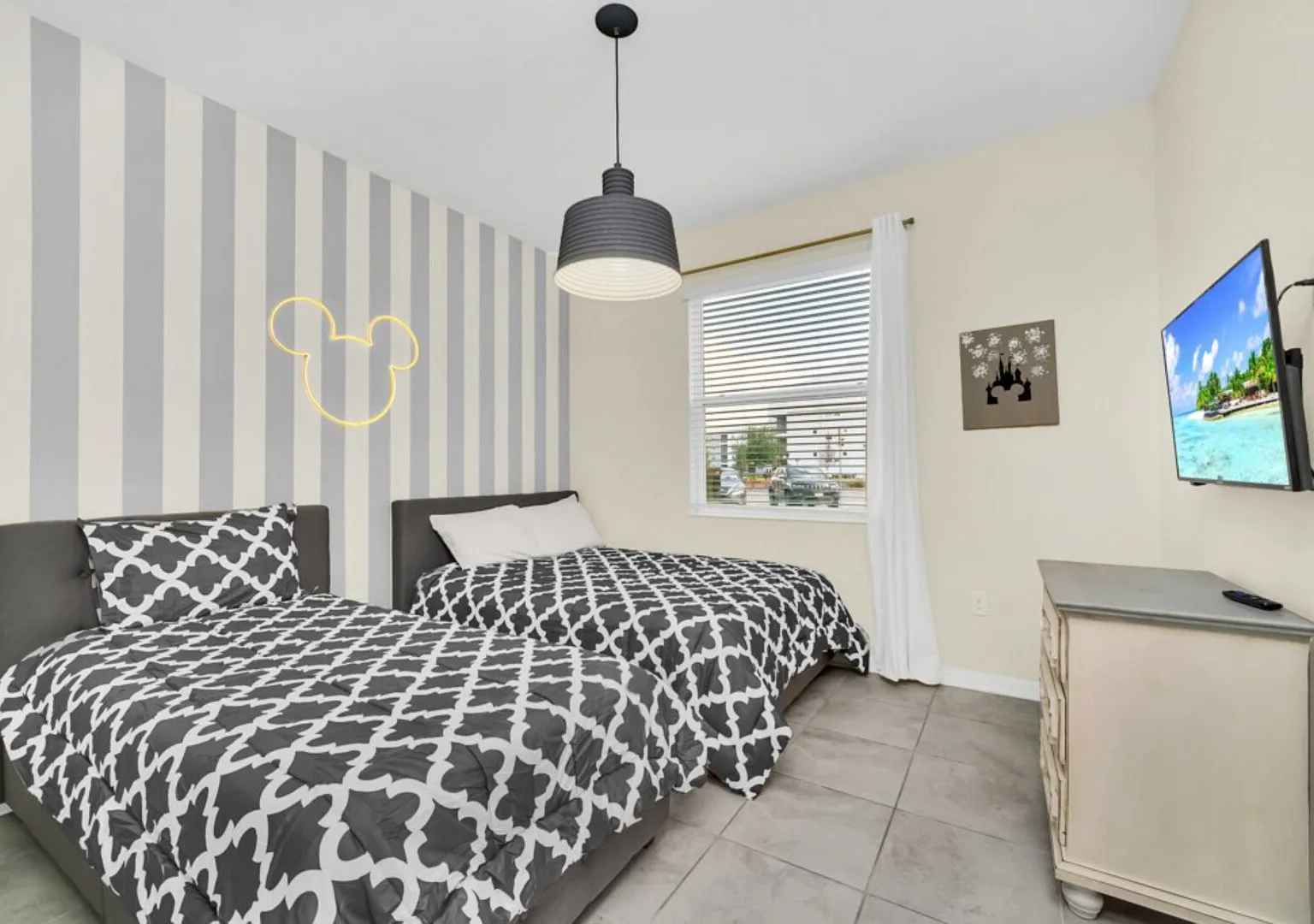3131 PD - Luxury 3-Bed Condo in Storey Lake Resort — Photo 3