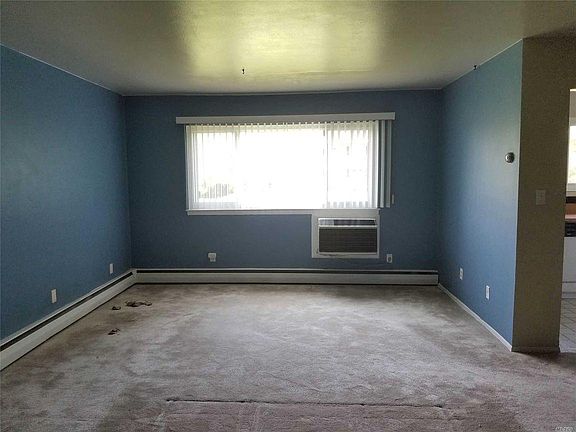 5th image of 744 Deer Park Ave APT 5C