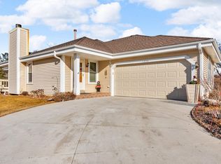 1236 River Park Cir E, Mukwonago, WI 53149