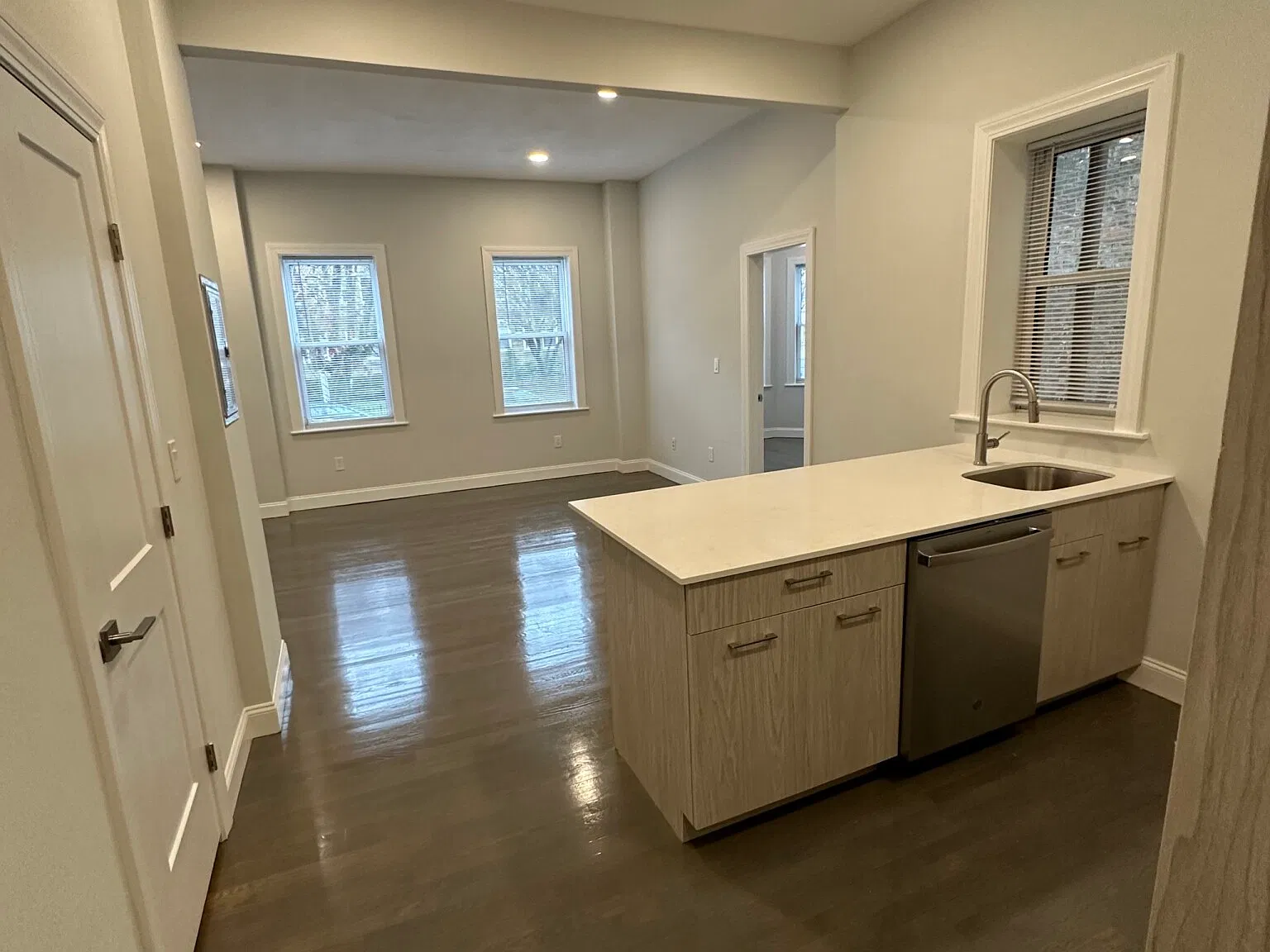 1 bed, 999 sqft, $2,700 — Photo 3