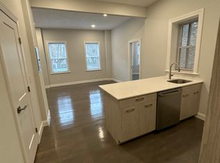 109 Queensberry St APT 1, Boston, MA 02215