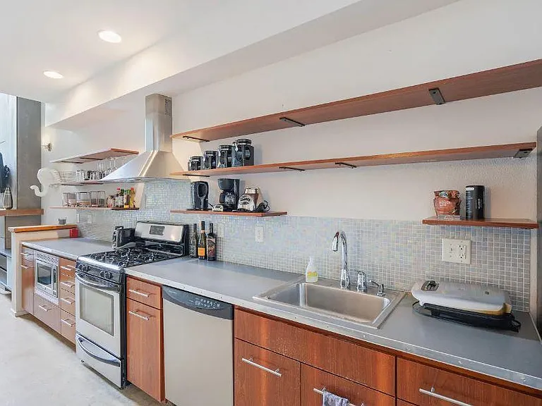 21 NE Wygant St — Photo 18