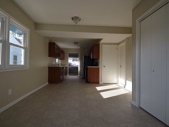 3rd image of 1092 Kingsford St