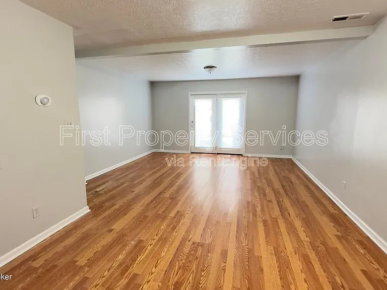729 E Court Ave — Photo 2