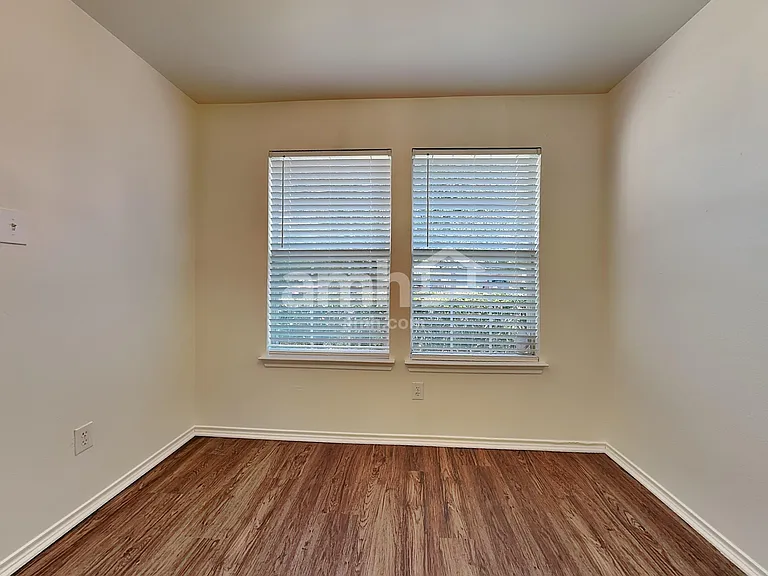 2204 Sumac Dr — Photo 6