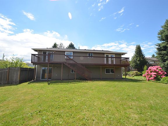 3rd image of 3419 Shorecliff Dr NE
