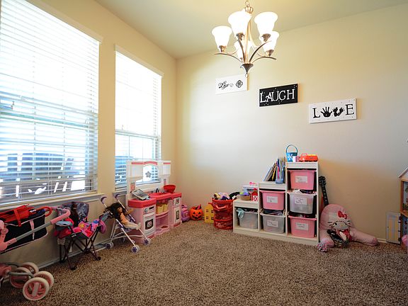 5th image of 707 Curtis Dr