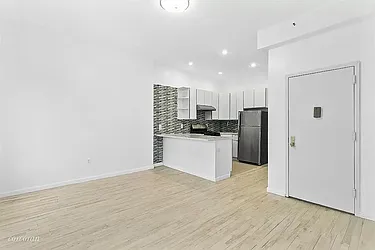402 Franklin Avenue, #3