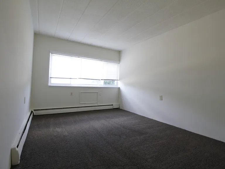 309 Apartments — Photo 38