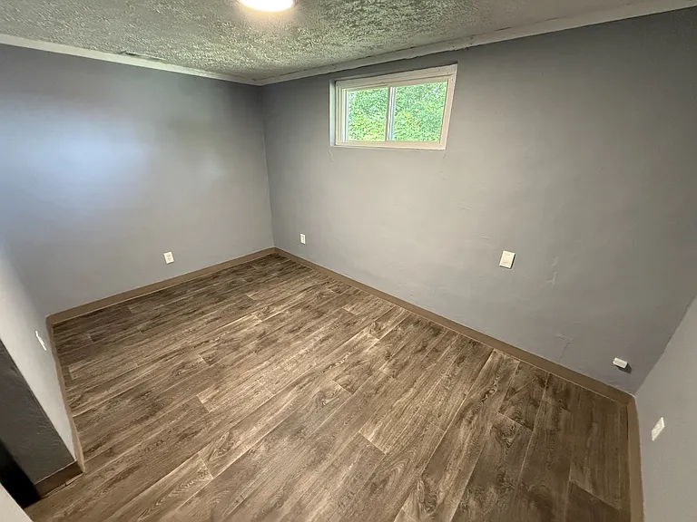 1298 Preston St — Photo 4