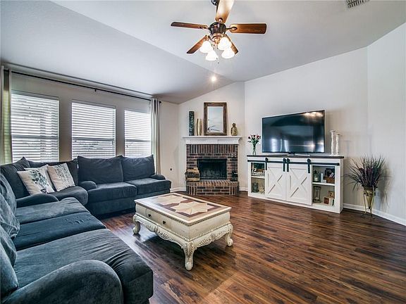4th image of 108 Mustang Dr