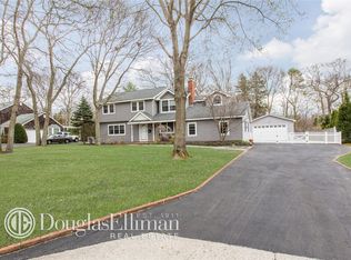 15 Bogel Rd, Bayport, NY 11705