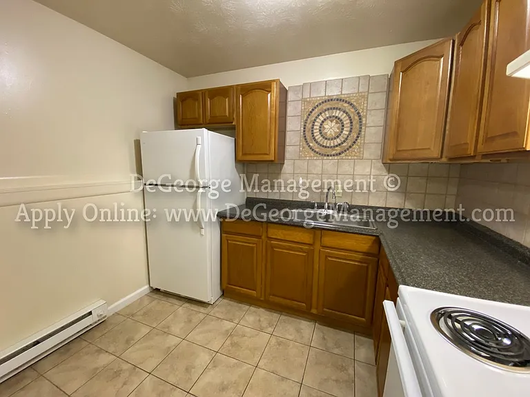 Woodside Court Apartments — Photo 25