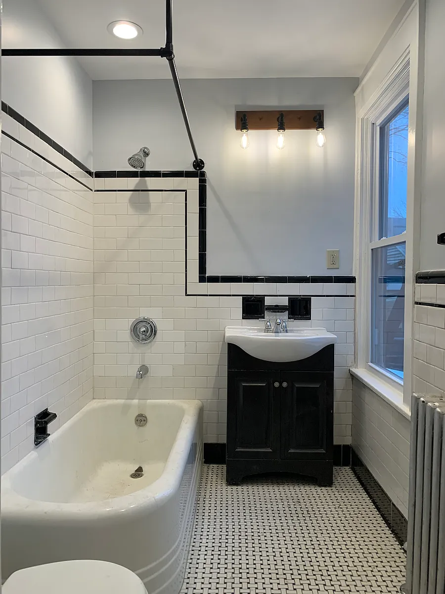 Building Photo - 647 W Onondaga St #4
