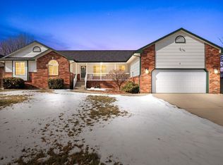 1 N Valley Oaks Ct, Valley Center, KS 67147