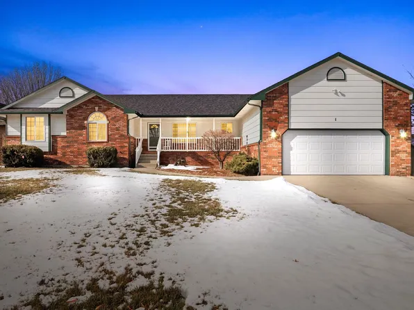 1 N Valley Oaks Ct, Valley Center, KS 67147