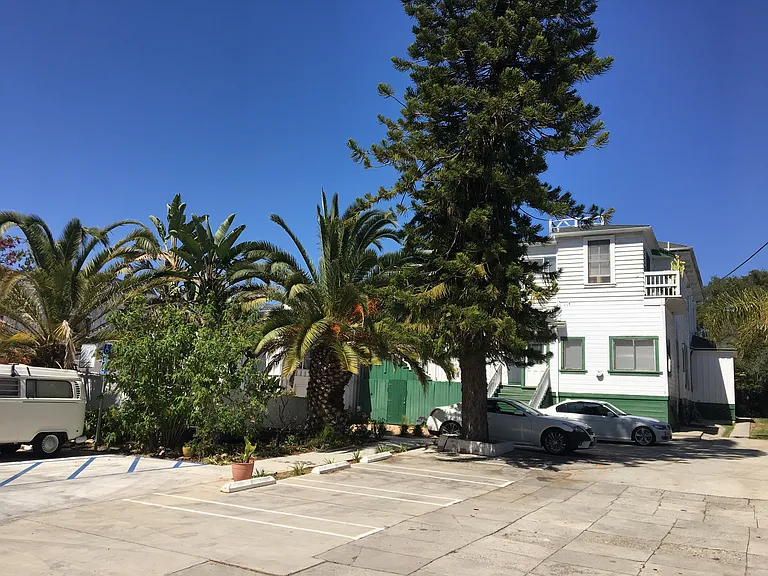 1419 De La Vina St #14 — Photo 8