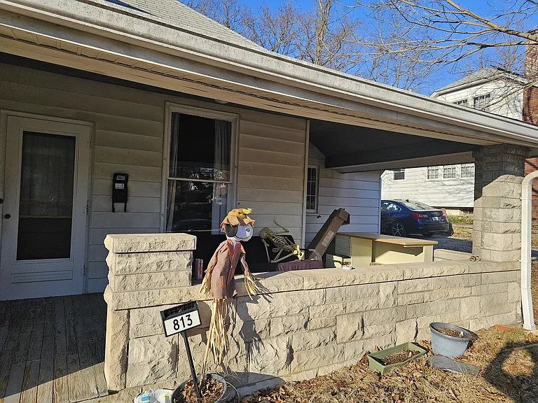 813 E University St — Photo 20