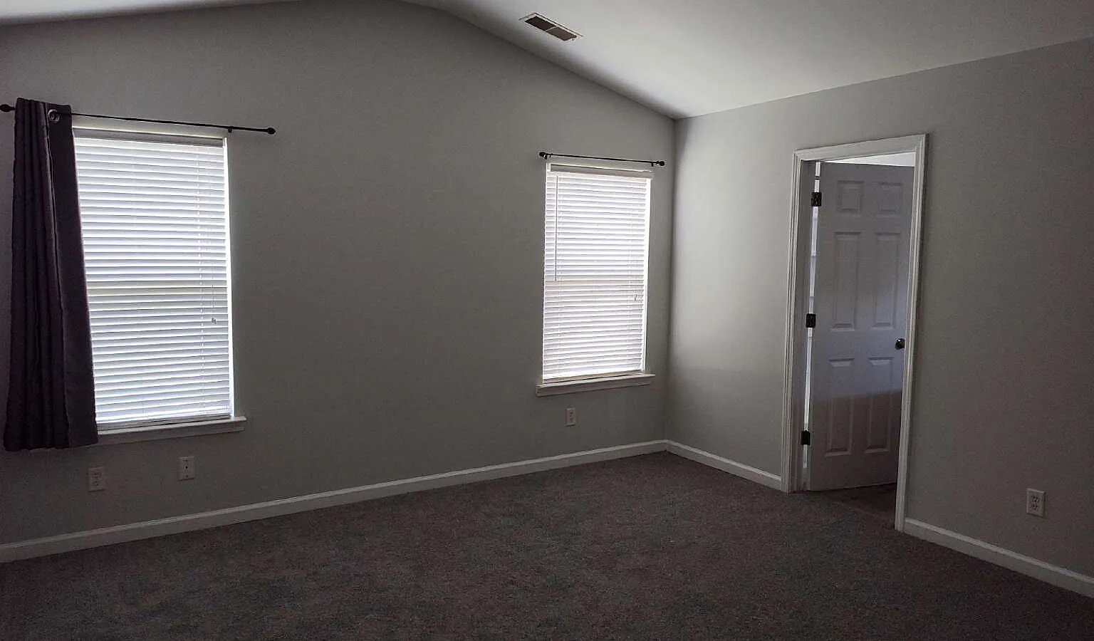 4 bed, 2.0 bath, 1715 sqft, $2,100 — Photo 4