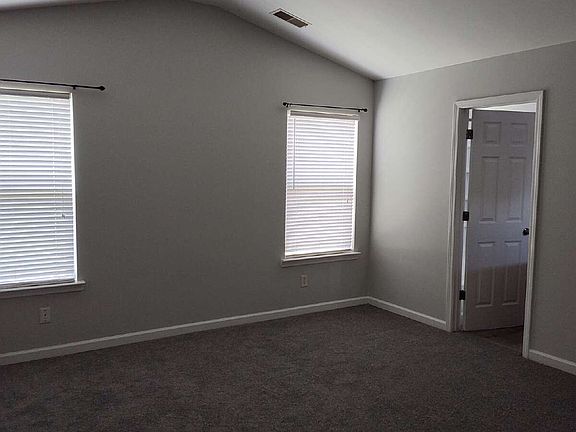 4th image of 166 Lakepointe Dr