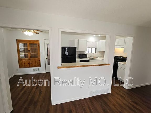 5th image of 20808 E 13th Ter S